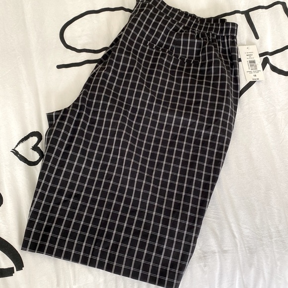 Shorts and Pants Size 18 - Picture 2 of 10